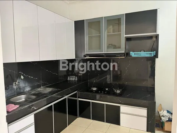 image RUMAH HOEK 2 LANTAI DI TAMAN SEMANAN INDAH, JAKARTA BARAT (7)