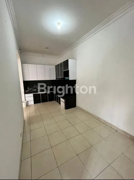 image RUMAH HOEK 2 LANTAI DI TAMAN SEMANAN INDAH, JAKARTA BARAT (8)