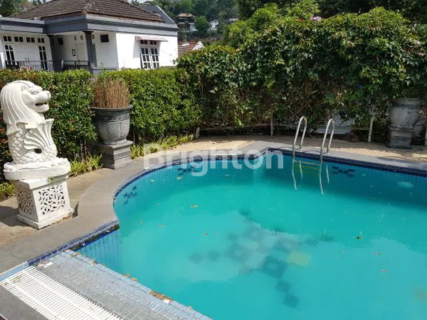 image VILLA EKSKLUSIF DENGAN KOLAM RENANG DEKAT JATIM PARK (1)