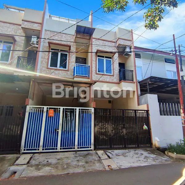 image RUMAH TANJUNG DUREN FULL FURNISH 3 LANTAI JAKARTA BARAT (1)