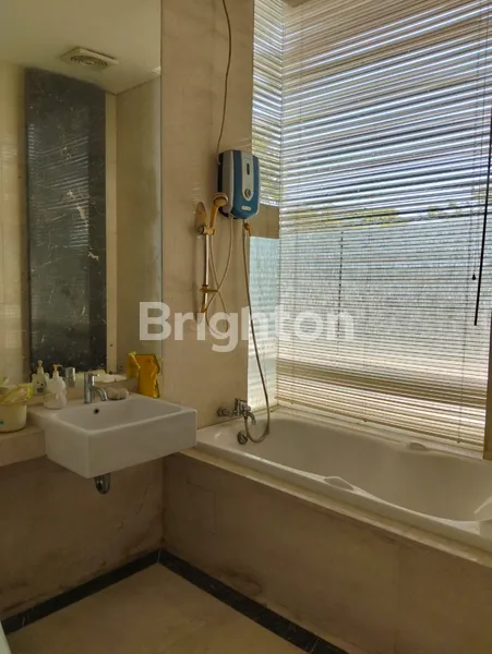 image RUMAH MEWAH 2 LANTAI DI LAGUNA PAKUWON CITY SURABAYA (4)