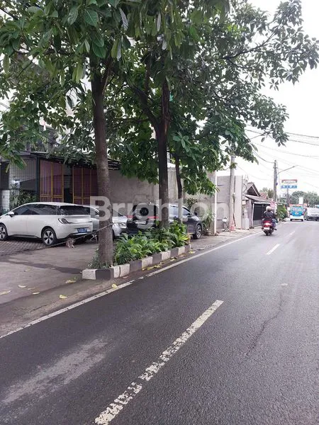 image RUKO STRATEGIS JAGAKARSA, LT 150M², 3 LANTAI (2)