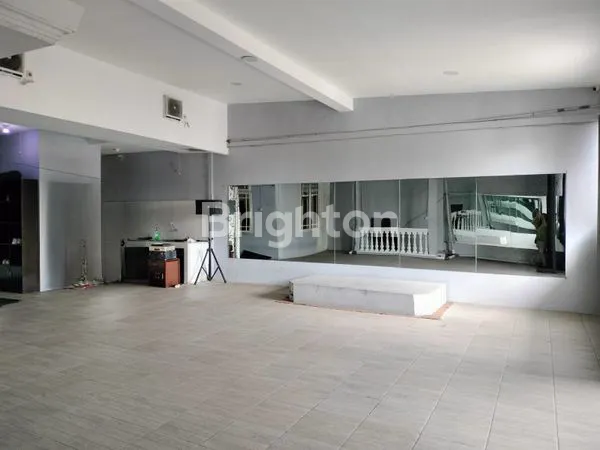 image RUMAH DAN RUANG USAHA DI SAYAP RAJAWALI (3)