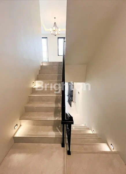 image RUMAH BARU GRESS STRATEGIS DEKAT TRANSMART CILANDAK KKO JAGAKARSA JAKARTA SELATAN (7)