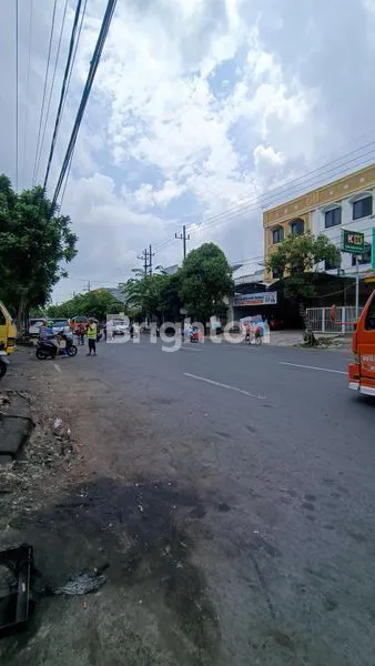 image RUMAH USAH HITUNG TANAH!! LOKASI STRATEGIS DI RAYA KAPAS KRAMPUNG, LUAS  377 M² HANYA 5.5M NEGO (2)