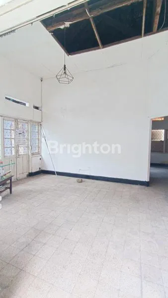 image RUMAH USAH HITUNG TANAH!! LOKASI STRATEGIS DI RAYA KAPAS KRAMPUNG, LUAS  377 M² HANYA 5.5M NEGO (6)