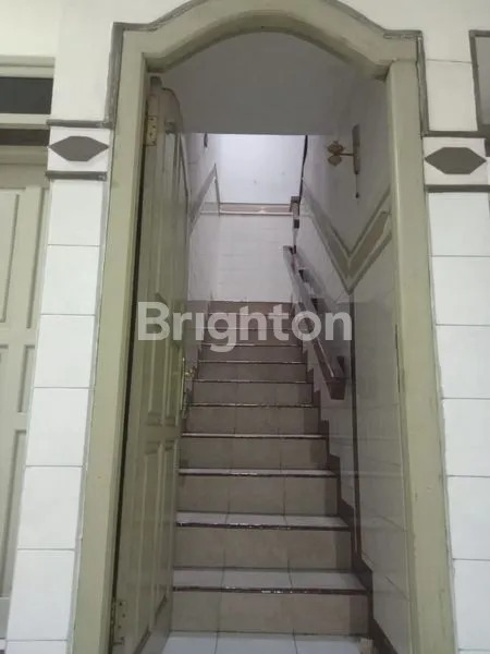 image DIJUAL RUMAH 2 LANTAI LOKASI STRATEGIS (5)