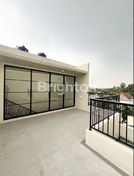image RUMAH BARU 3 LANTAI DI JAGAKARSA, DEKAT TRANSMART CILANDAK KKO (8)