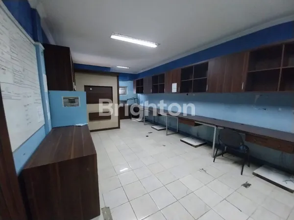 image DIJUAL RUKO JEMURSARI COCOK UNTUK KANTOR, DEKAT RAYA A. YANI, DEKAT KAMPUS PETRA  (2)