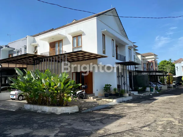 image RUMAH MEWAH 2 LANTAI – TANAH KUSIR (7)