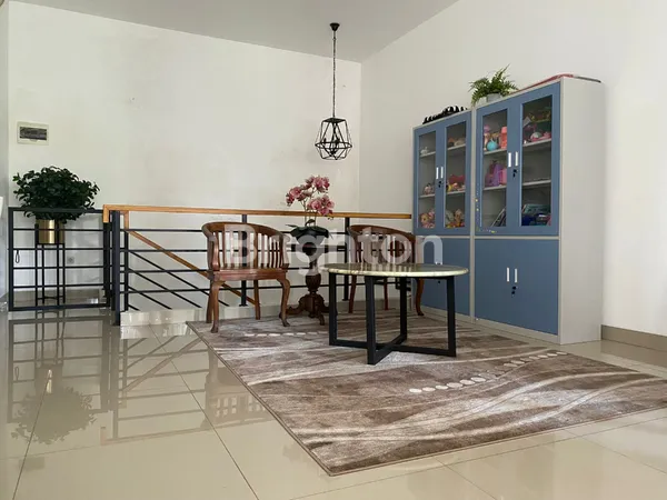 image RUMAH MEWAH 2 LANTAI – TANAH KUSIR (8)