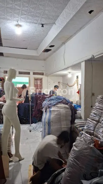 image DIJUAL RUMAH – KEBAYORAN LAMA  COCOK UNTUK USAHA KONFEKSI / TEMPAT TINGGAL LOKASI STRATEGIS, LINGKUNGAN NYAMAN, AKSES MUDAH KE PUSAT KOTA JAKARTA. (4)
