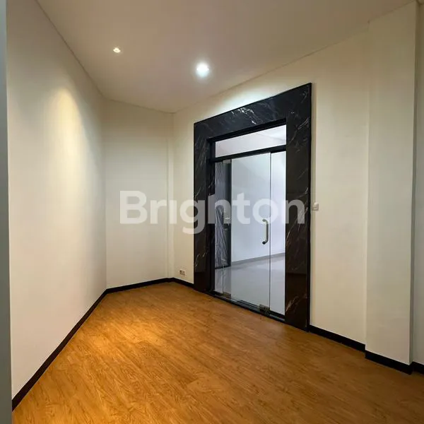 image DISEWAKAN GEDUNG 3 LANTAI COCOK BUAT PERKANTORAN DAN ANEKA USAHA (4)