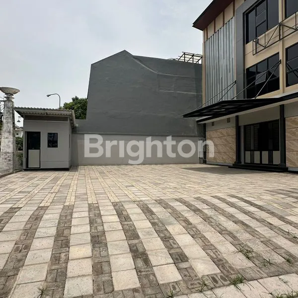 image DISEWAKAN GEDUNG 3 LANTAI COCOK BUAT PERKANTORAN DAN ANEKA USAHA (7)