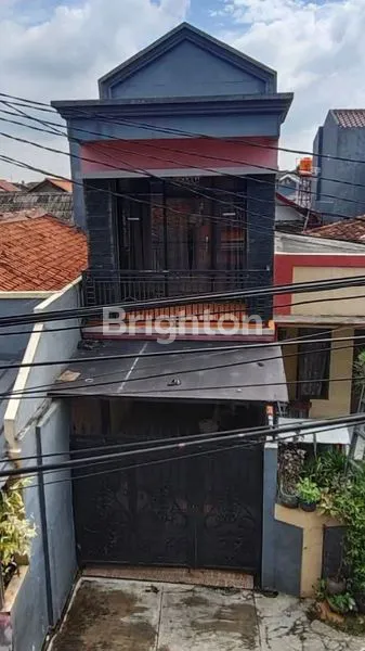 image TURUN HARGA DRASTIS RUMAH DUA LANTAI DI JAKARTA TIMUR SIAP HUNI (1)