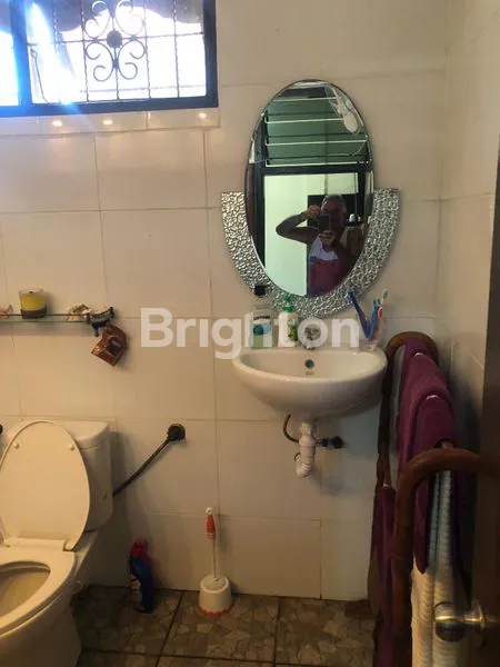 image RUMAH SEMI VILLA 3 LANTAI STRATEGIS DI KUTA DEKAT BANDARA (8)