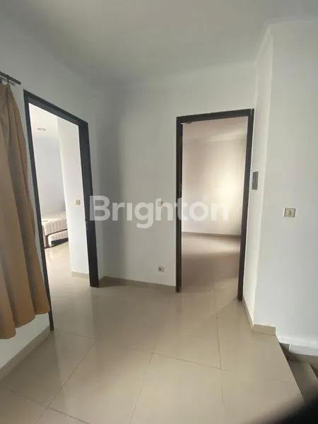 image DI SEWAKAN RUMAH 2 LANTAI  SEMI VILLA DIRENON (4)