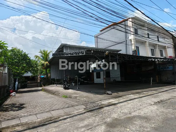 image TANAH PLUS BANGUNAN DILOKASI STRATEGIS DIPINGGIR JALAN RAYA UTAMA COCOK UNTUK TEMPAT USAHA,TEMPAT MAKAN DAN GUDANG DIAREA DENPASAR UTARA  (3)