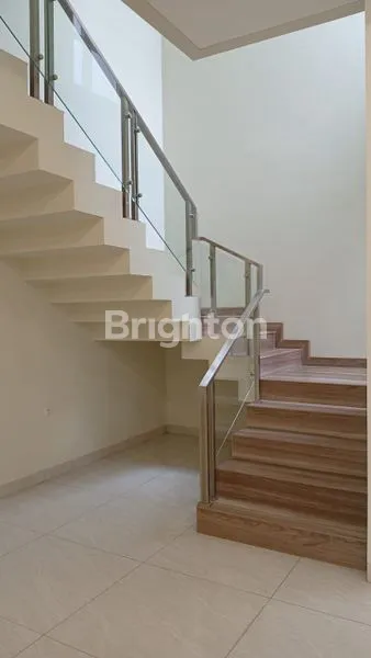 image RUMAH 2 LANTAI BRAND NEW SIAP HUNI DI KELAPA GADING (2)