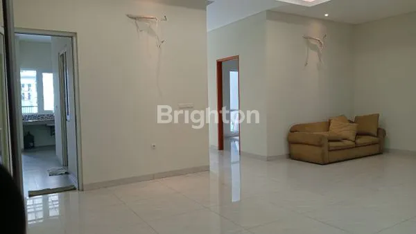 image RUMAH 2 LANTAI BRAND NEW SIAP HUNI DI KELAPA GADING (6)