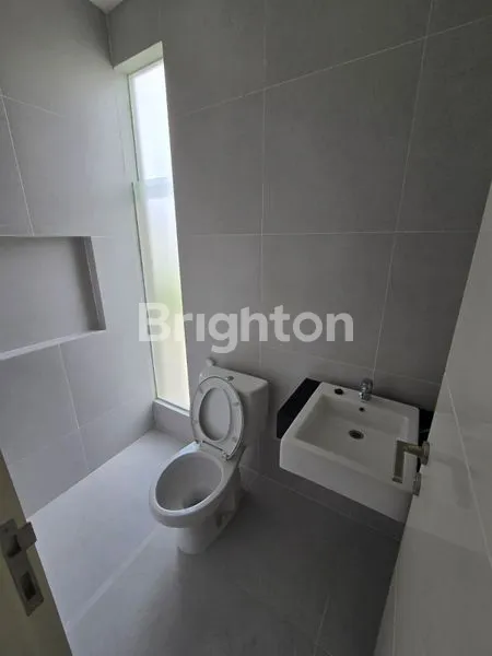 image RUMAH STRATEGIS 2 LANTAI DI CITRALAND UTARA - NORTHWEST PARK, SURABAYA (8)