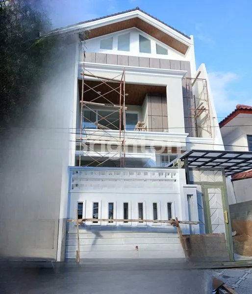 image DIJUAL RUMAH BARU 3 LANTAI FULL FURNISHED (3)