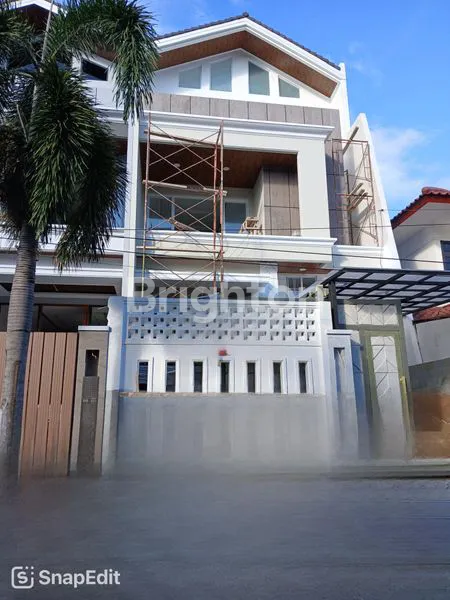 image DIJUAL RUMAH BARU 3 LANTAI FULL FURNISHED (1)