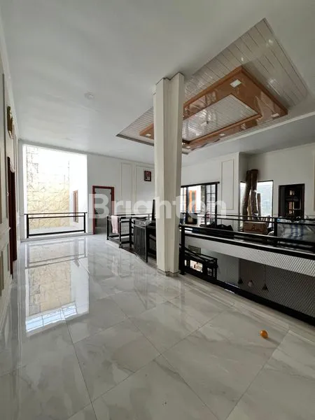 image RUMAH MEWAH SIAP HUNI 2 LANTAI DI BATU (6)