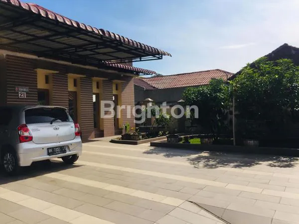 image SANGAT NYAMAN DAN TENANG RUMAH 2TINGKAT SEMI FURNISHED DENGAN HALAMAN YANG CUKUP LUAS INI SIAP HUNI BERADA DI JALAN STM MEDAN AMPLAS (1)