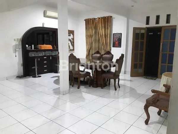 image SANGAT NYAMAN DAN TENANG RUMAH 2TINGKAT SEMI FURNISHED DENGAN HALAMAN YANG CUKUP LUAS INI SIAP HUNI BERADA DI JALAN STM MEDAN AMPLAS (2)