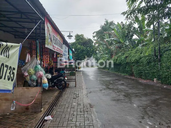 image TANAH & KIOS 5 UNIT LOKASI PINGGIR JALAN DI CILEUNGSI (1)