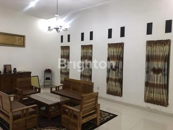 image SANGAT NYAMAN DAN TENANG RUMAH 2TINGKAT SEMI FURNISHED DENGAN HALAMAN YANG CUKUP LUAS INI SIAP HUNI BERADA DI JALAN STM MEDAN AMPLAS (4)