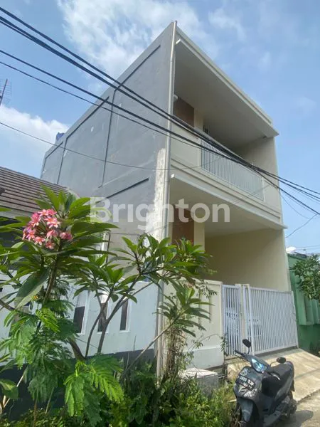 image RUMAH MURAH 2 LANTAI DEKAT TOL DI BEKASI (2)