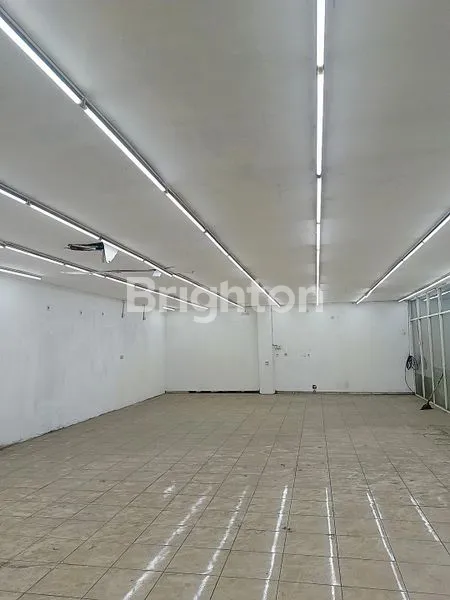 image RUKO SIAP PAKAI, LT 300M² DI JL. RAYA MONDOROKO DISEWAKAN  (3)