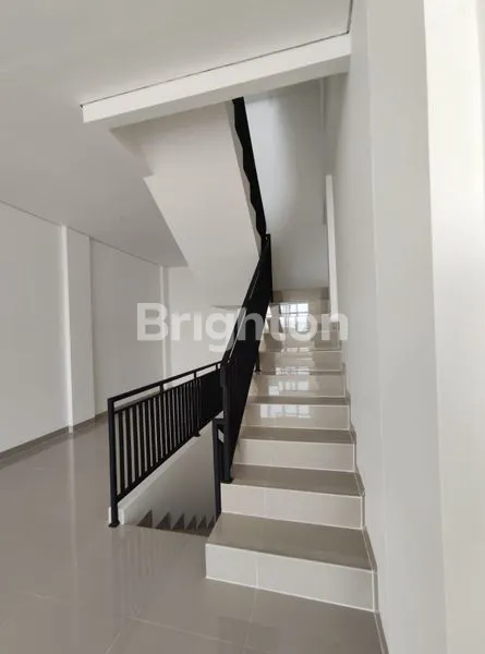 image RUKO DEPOK SAWANGAN BARU SIAP PAKAI LOKASI STRATEGIS PARKIRAN LUAS (3)