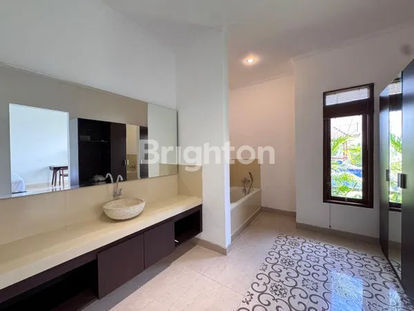 image 2 BEDROOM VILLA WITH HUGE GARDEN & POOL IN CENTRAL BERAWA , BALI (3)