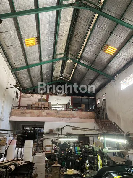 image DISEWAKAN RUMAH USAHA DI RAYA MERR (2)