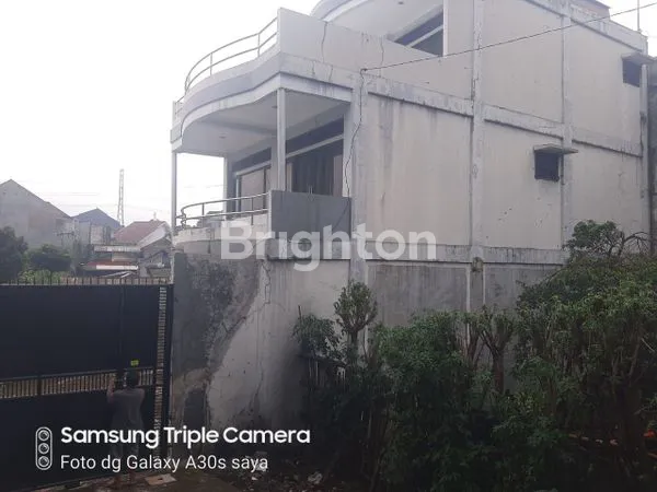 image RUMAH 3 LANTAI SIAP HUNI DI JL ARZIMAR BOGOR UTARA (2)