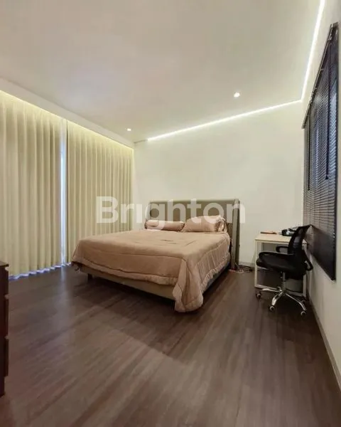image RUMAH DI KEBAYORAN BARU POSISI HOOK (5)
