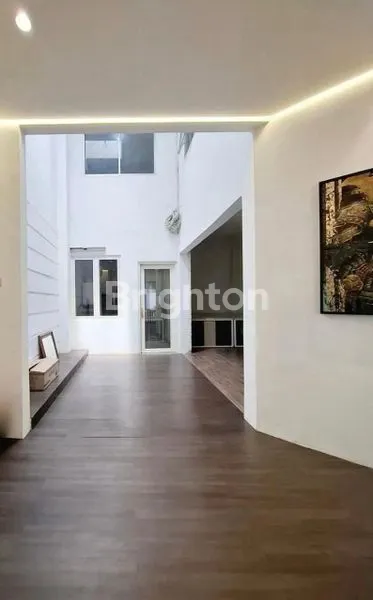 image RUMAH DI KEBAYORAN BARU POSISI HOOK (3)