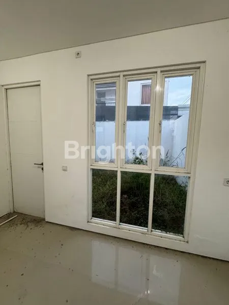 image RUMAH HOOK 2 LANTAI DI TERRANIA LIVING, SIDOARJO (4)