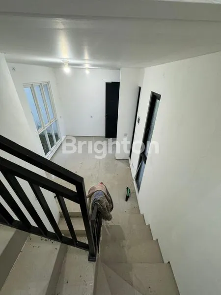 image RUMAH HOOK 2 LANTAI DI TERRANIA LIVING, SIDOARJO (3)