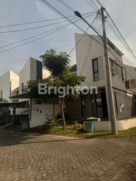 image RUMAH HOOK 2 LANTAI DI TERRANIA LIVING, SIDOARJO (1)