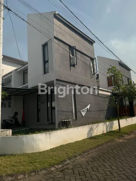 image RUMAH HOOK 2 LANTAI DI TERRANIA LIVING, SIDOARJO (2)