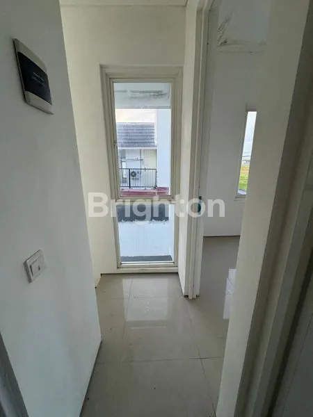 image RUMAH HOOK 2 LANTAI DI TERRANIA LIVING, SIDOARJO (8)