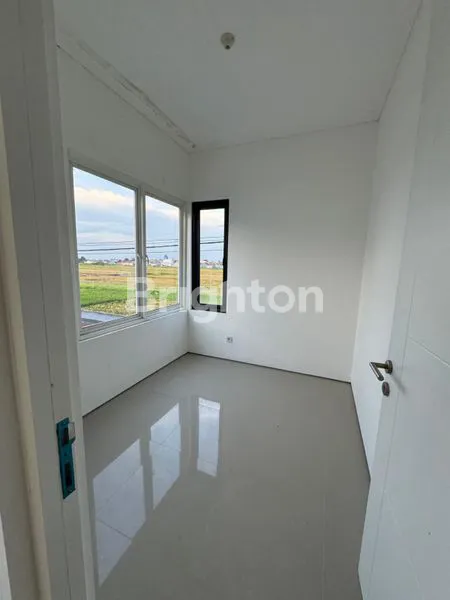 image RUMAH HOOK 2 LANTAI DI TERRANIA LIVING, SIDOARJO (7)