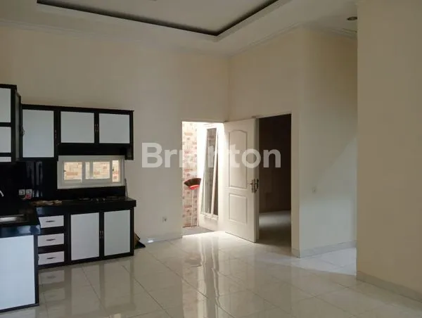 image MEDOKAN KOSAGRHA RUMAH SEMI FURNISH SIAP HUNI SELANGKAH KAMPUS UPN DAN MERR (2)