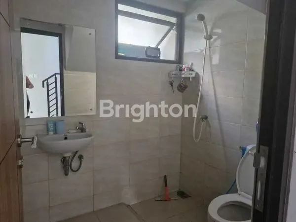 image JARANG ADA! RUMAH MODERN DENGAN HALAMAN BELAKANG LUAS –  DI TANGERANG KOTA (6)