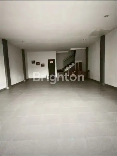 image RUMAH FULL FURNISHED SIAP HUNI DI TAMAN ROYAL 3 (5)