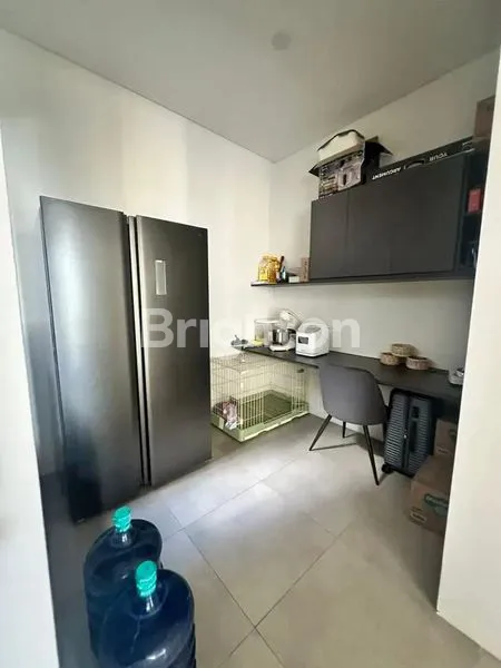 image SEWA RUMAH 2 LANTAI MODERN TROPIS • FULLY FURNISHED BASIC • GRATIS INTERNET • TANAKAYU BSD CITY — 3KT | 3KM | SIAP HUNI (4)